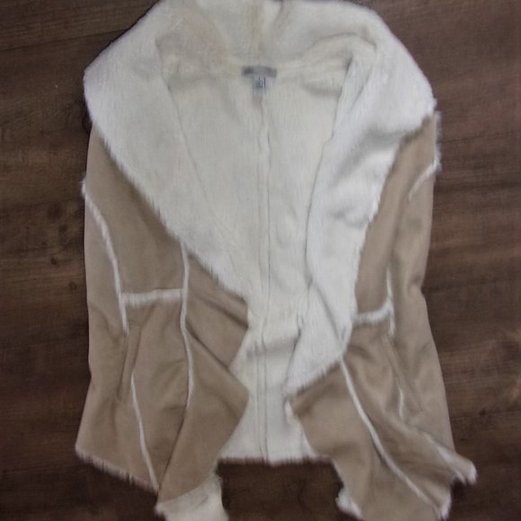 Linea Domani Jackets & Blazers - Linea Domani medium womens SOFt fuax fur tan vest